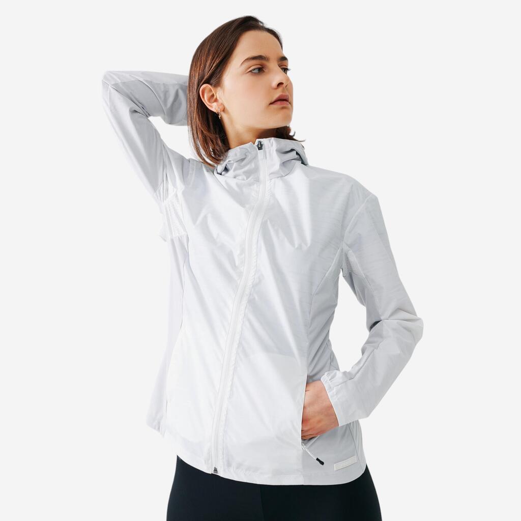 CHAQUETA PERLANTE DE RUNNING MUJER KIPRUN RUN 100 RAIN BLANCO 