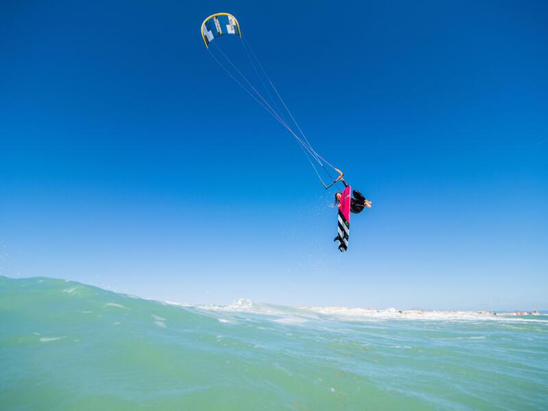 Sterowanie latawcem – kitesurfing. Jak pływać na kite? Poradnik