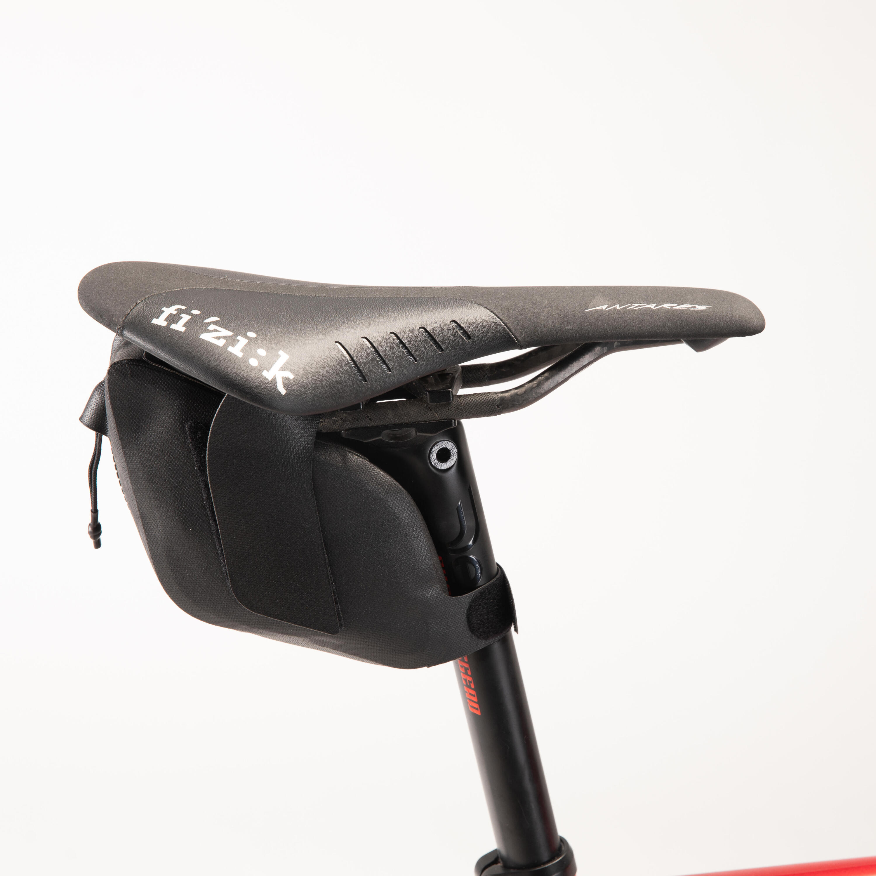 BOLSA DE ASIENTO RACE M 0.6 L NEGRA 3/6