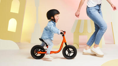 Enfant-2-ans--draisienne-trottinette-porteur-ou-tricycle-.jpg