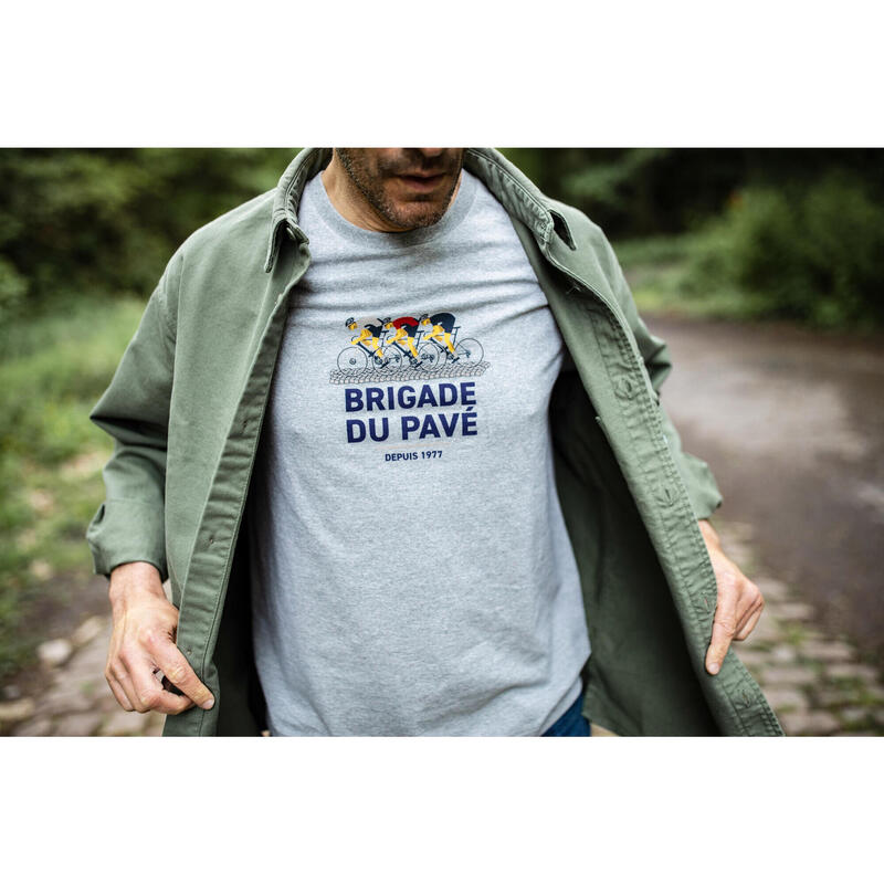 T-shirt Bicicleta Fabricada em França - "Brigade du Pavé" Ciclista Cinzento