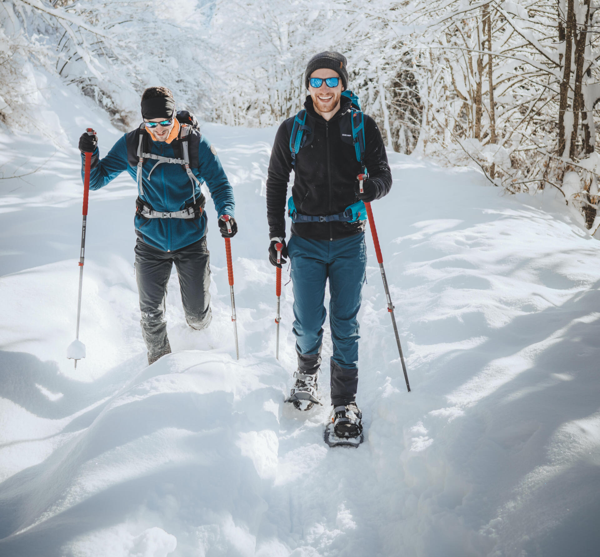 deux hommes en raquettes