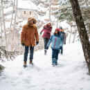 Zimné hrejivé a nepremokavé turitické bundy a parky pre deti a dospelých