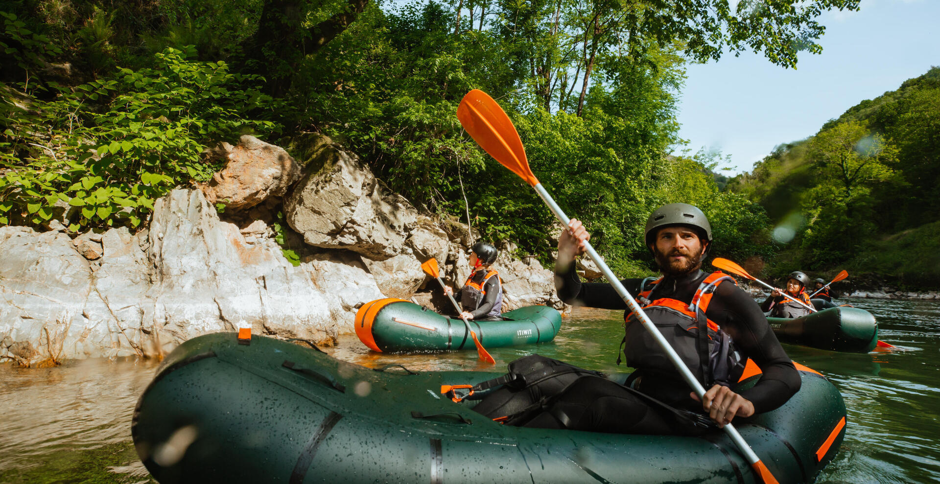 Unde poți face rafting în România și cum te echipezi corespunzător?