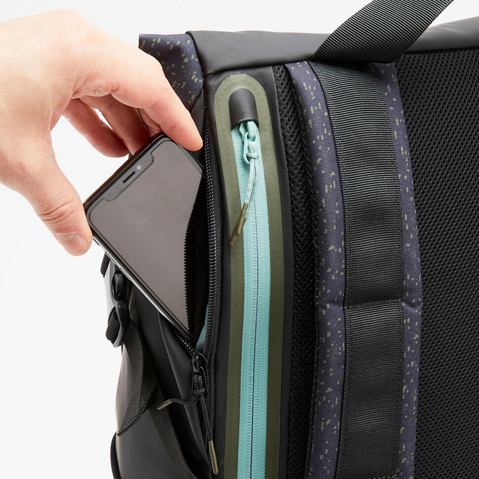 25L Backpack Urban Black / Reflective KIPSTA Decathlon