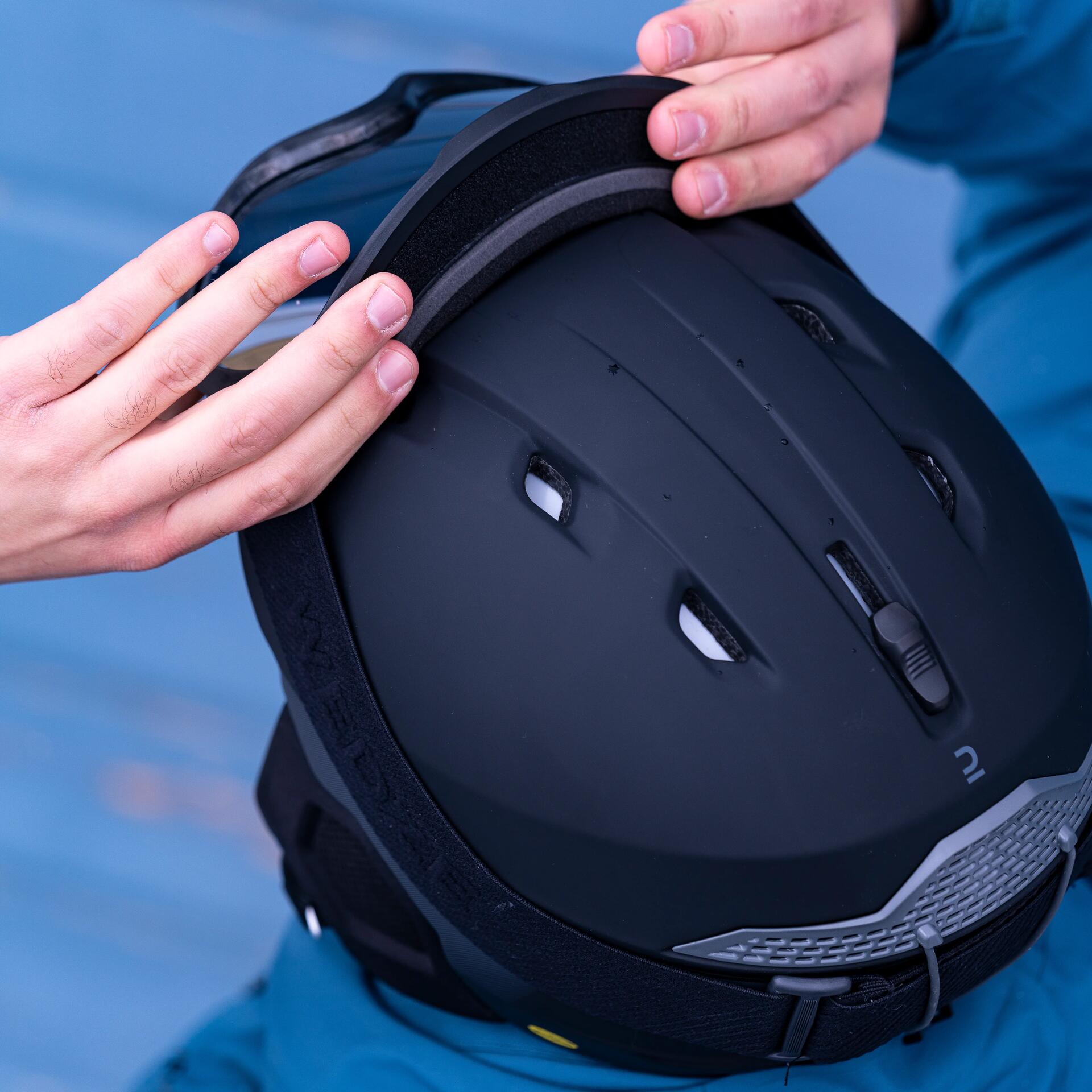homme avec casque de ski decathlon