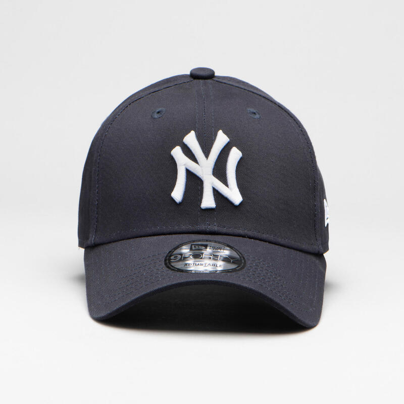 Gorra New Era New York Yankees Essential Logo 9Forty Negro y Rojo