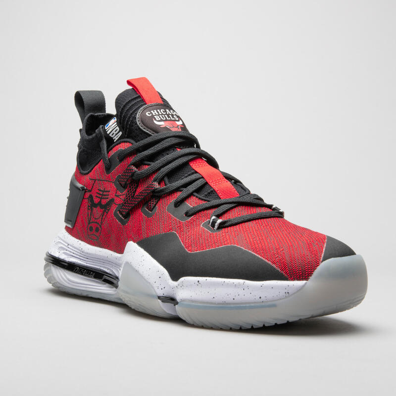 CHAUSSURES DE BASKETBALL NBA CHICAGO BULLS TIGE MID - SE900 ROUGE