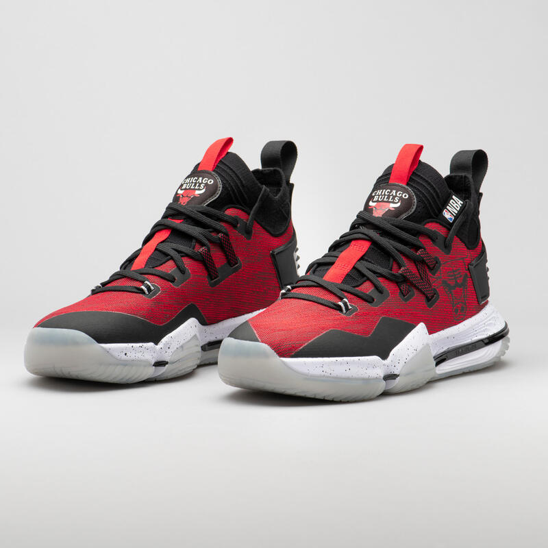 CHAUSSURES DE BASKETBALL NBA CHICAGO BULLS TIGE MID - SE900 ROUGE