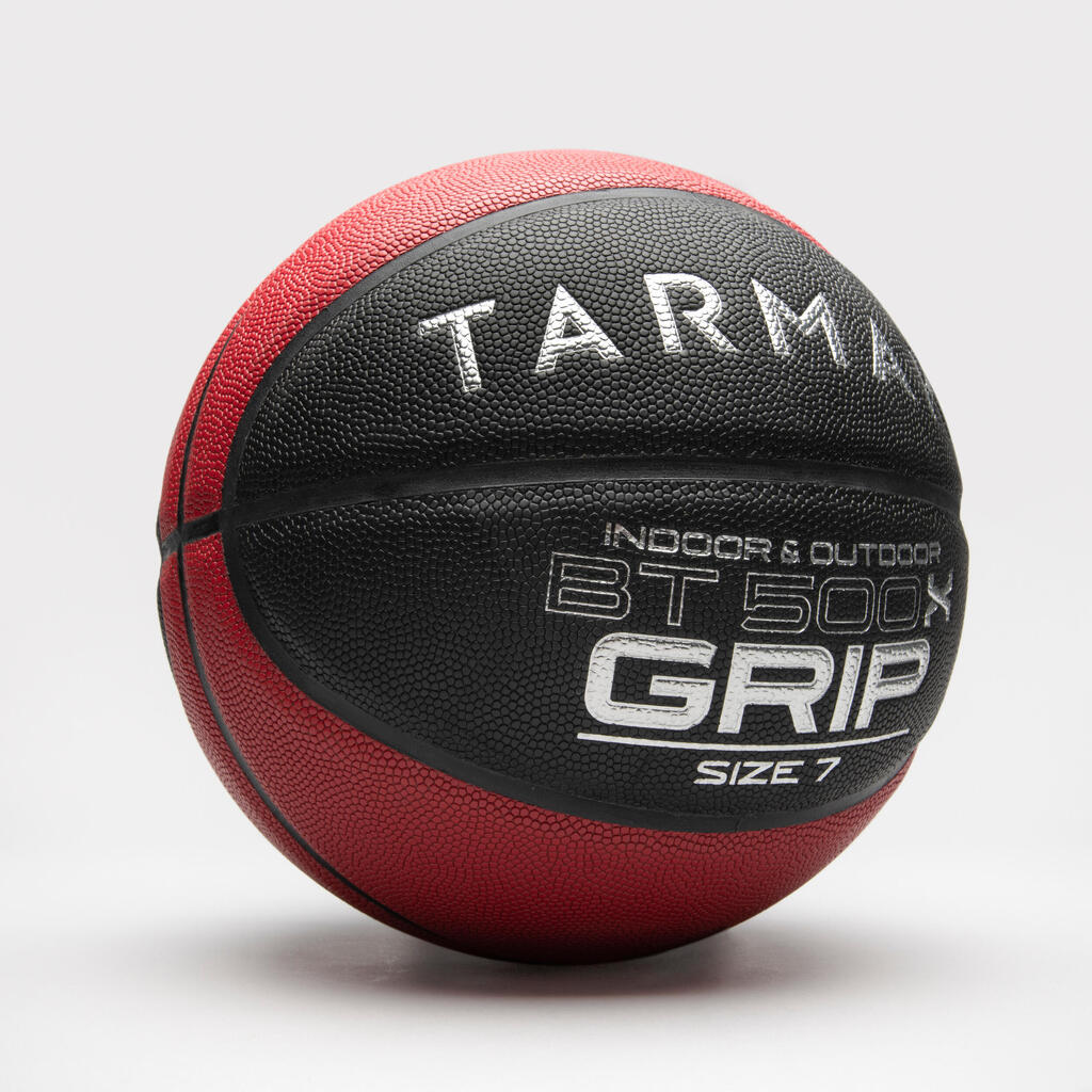 Pieaugušo 7. izmēra basketbola bumba “BT500 Grip”, melna/sarkana