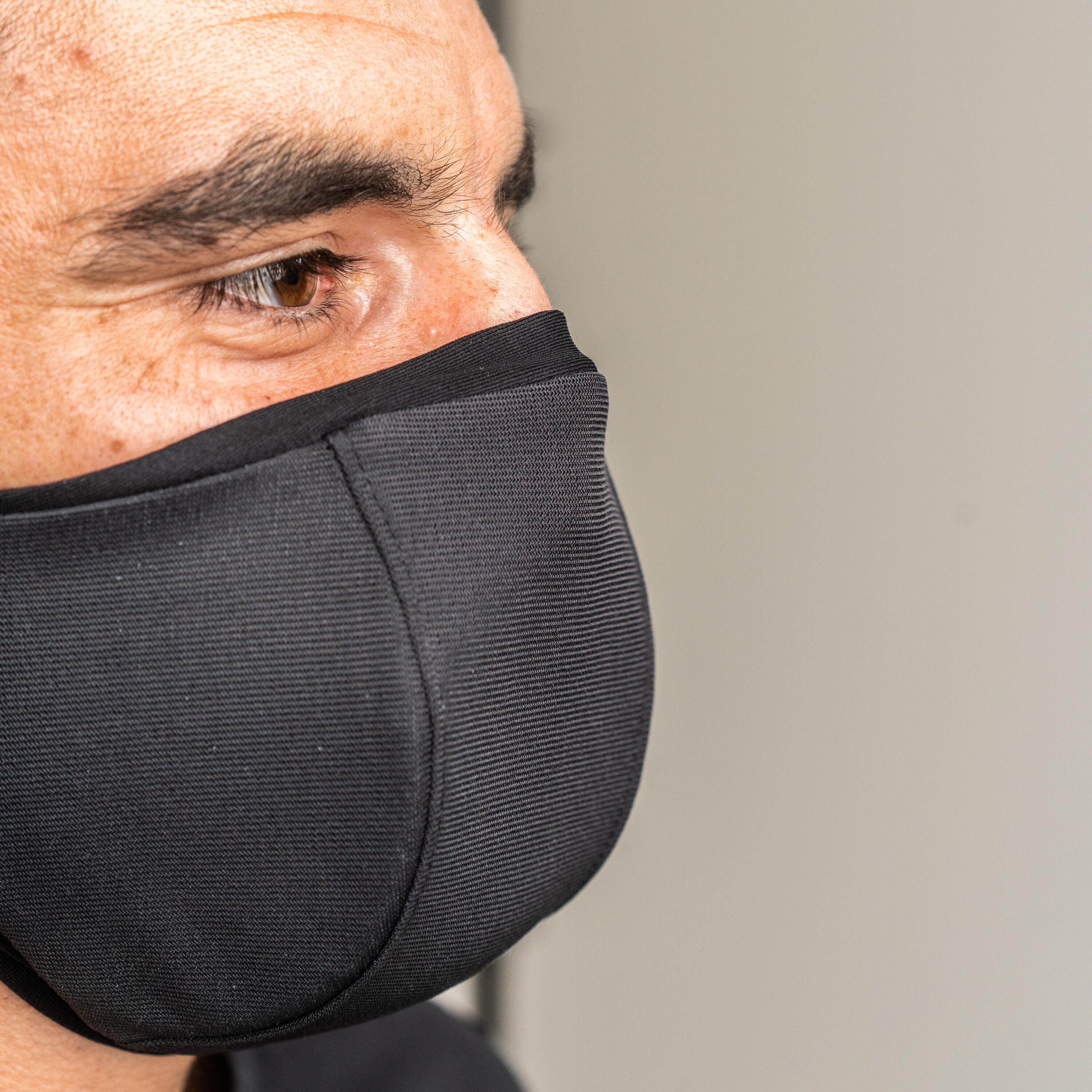 MASQUE BARRIÈRE COVID-19 POUR LE SPORT RÉUTILISABLE MBS NOIR 18/42