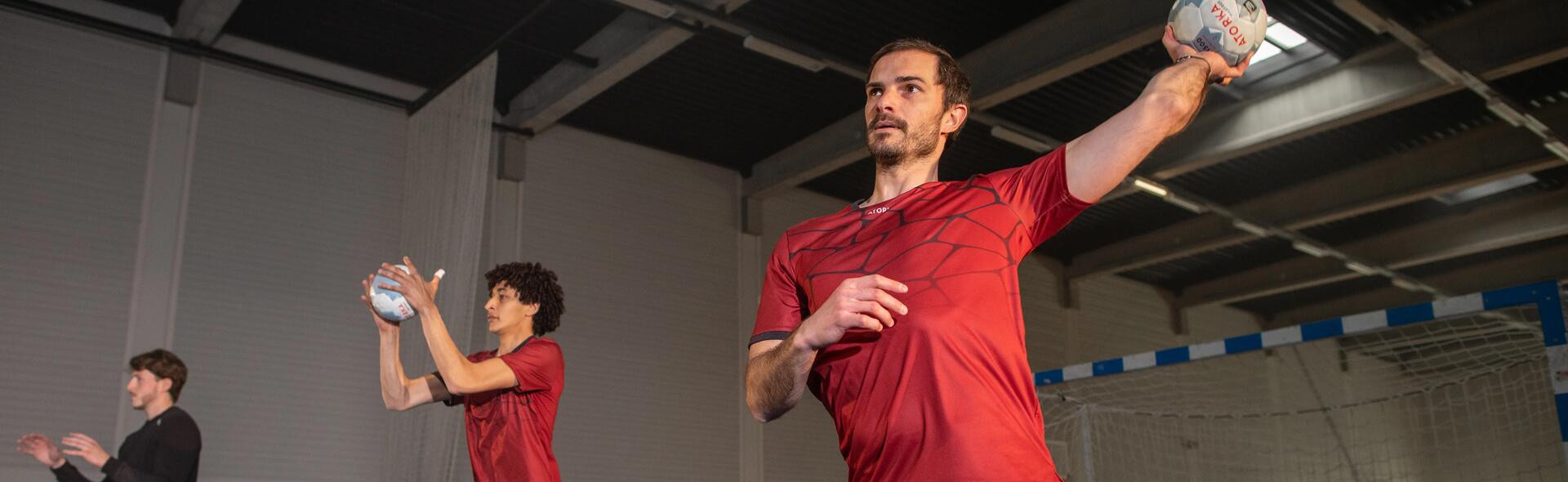 Prévenir et guérir les blessures à l'épaule chez les handballeurs