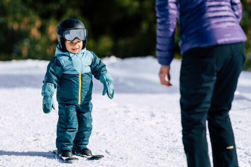 AT WHAT AGE CAN YOUR BABY START SKIING?