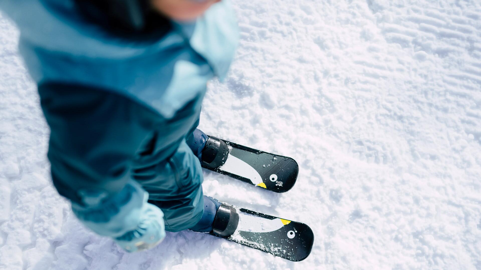 enfants sur des skis