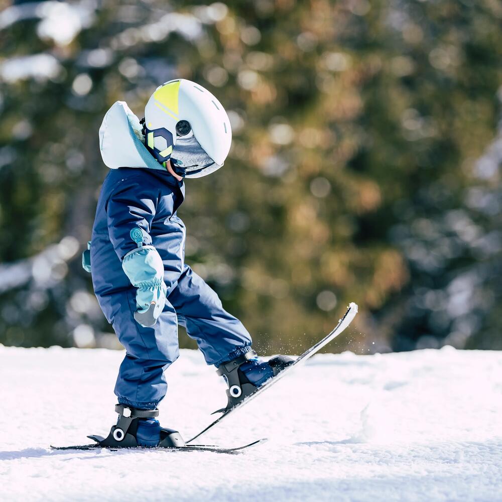 Cura e riparazione di una tuta da sci per bambini