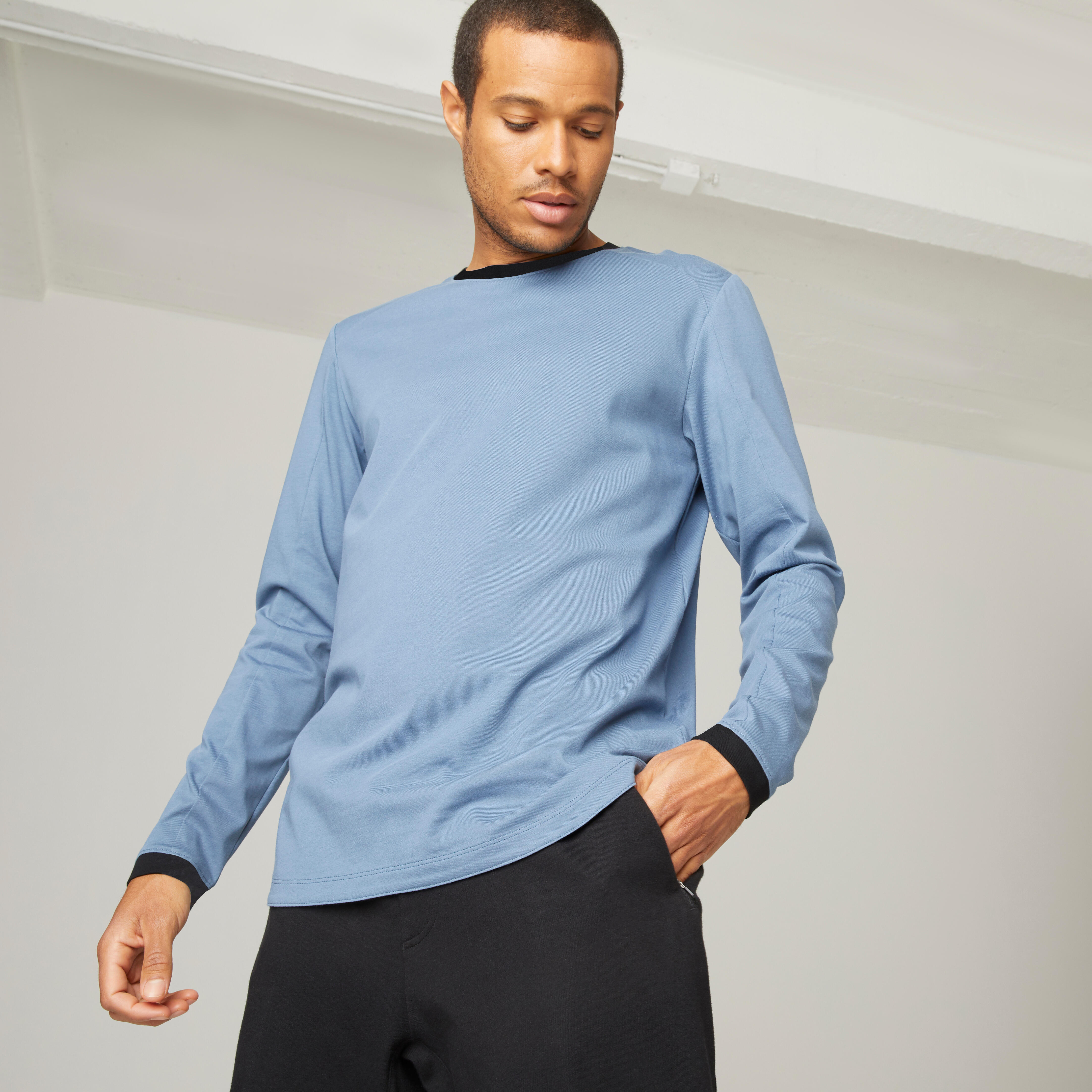 Men's Long-Sleeved Fitted-Cut Crew Neck 