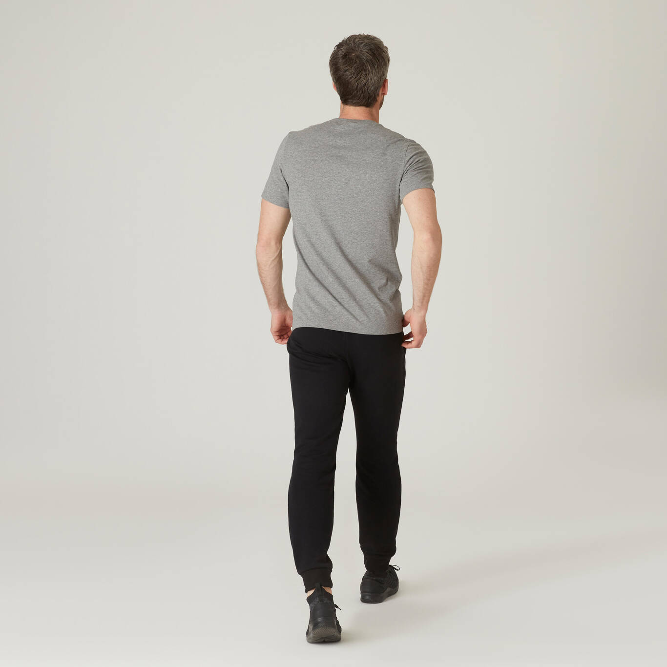 Kaos Fitness Pria Slim-Fit 500 - Abu-abu