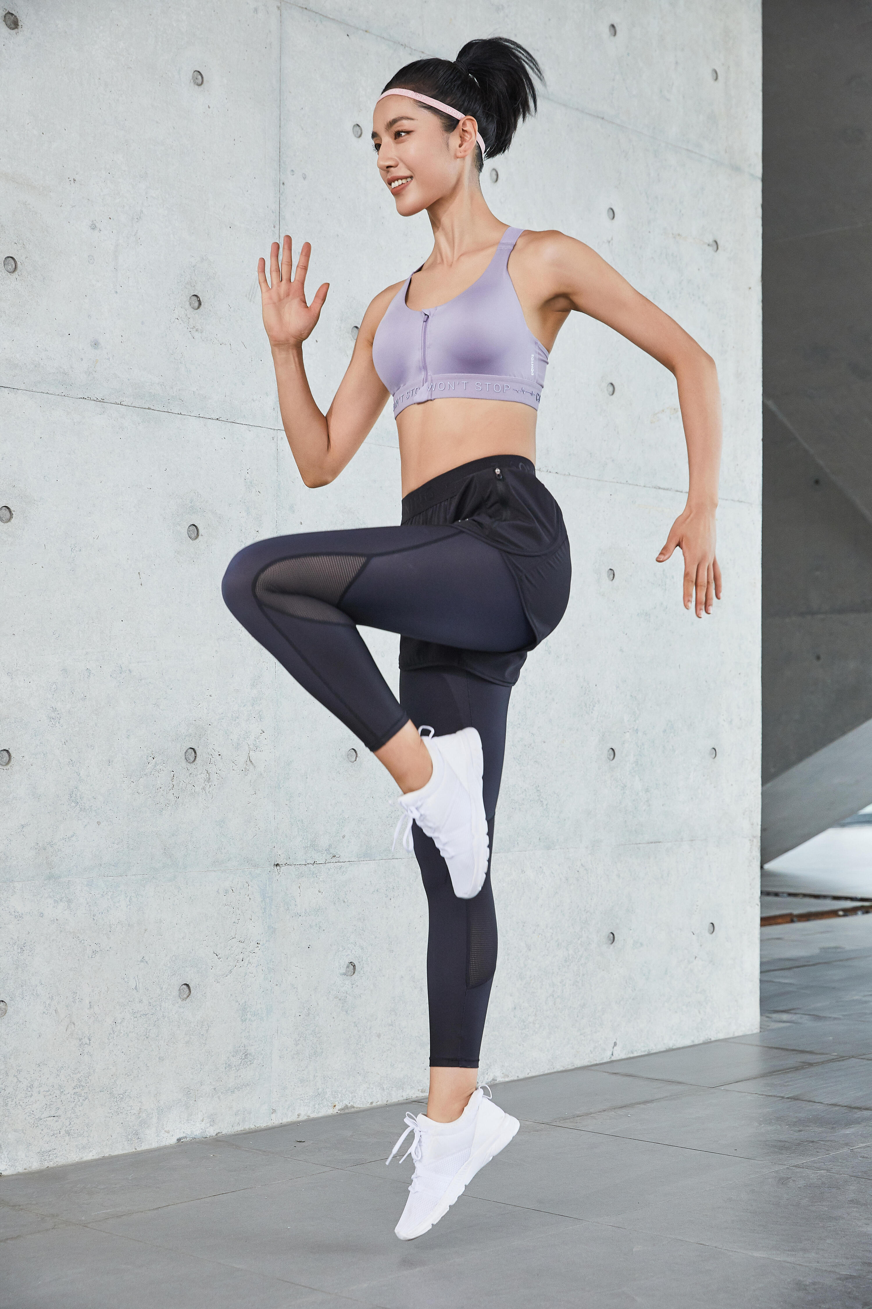 Women’s High-Support Zip-Up Sports Bra with Cups 8/9