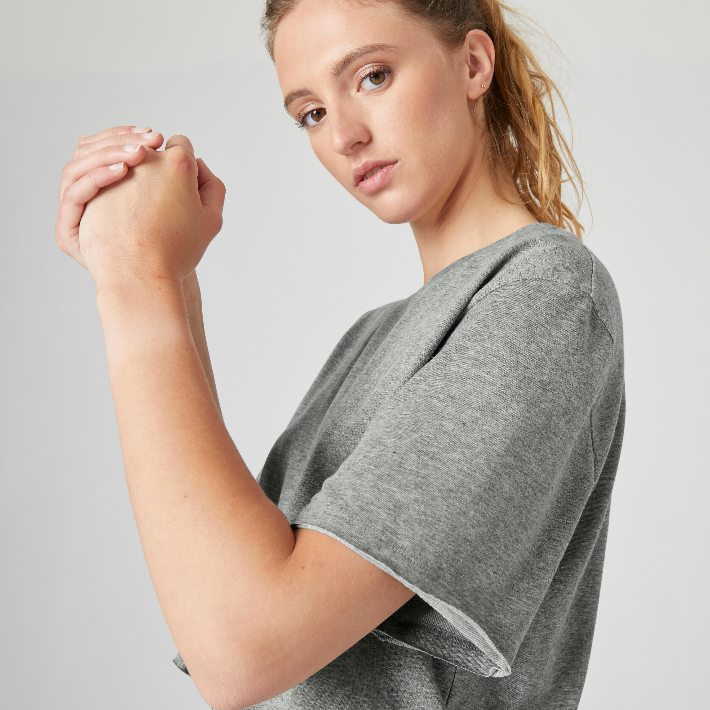 Women's Short-Sleeved Crew Neck Synthetic Cropped T-Shirt - Grey 4/6