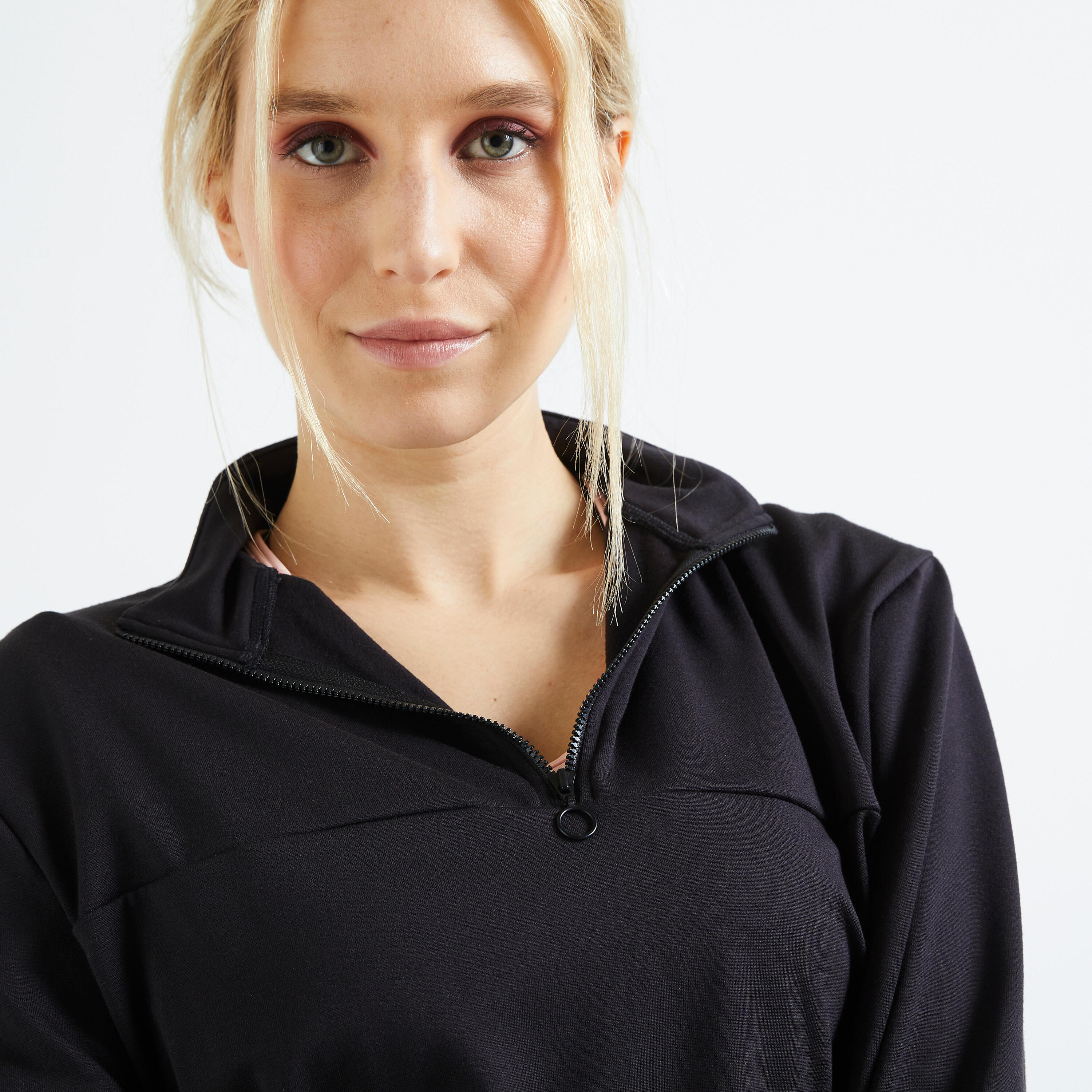 Women's Cropped Long-Sleeved Fitness Cardio Sweatshirt - Black 3/4