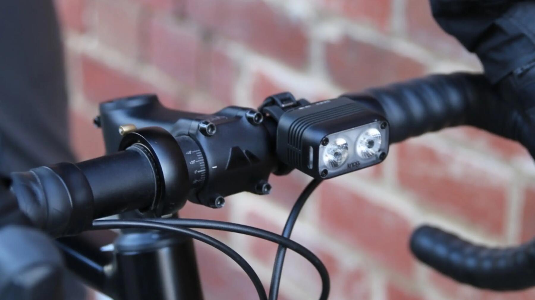 Lampka na przodzie roweru