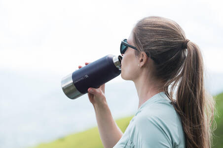 1 L stainless steel flask with screw cap for hiking - black