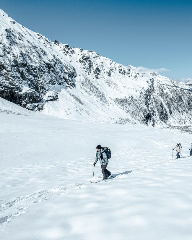 Splitboard pack: adult splitboard sold with made-to-measure skins