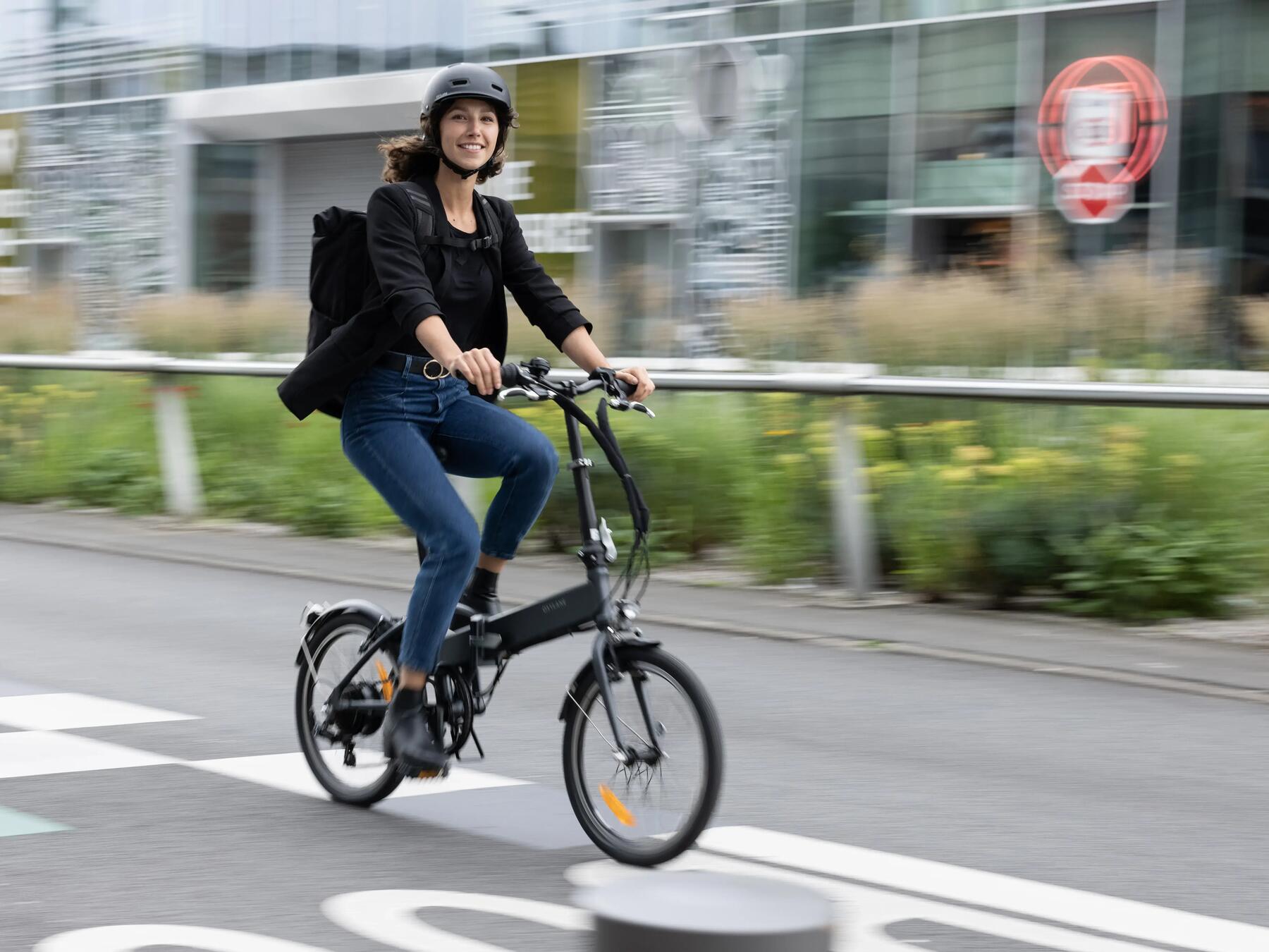 consigli-quale-bici-a-pedalata-assistita-per-quali-pratiche-uomo-metro-bici-pieghevole-tilt-500