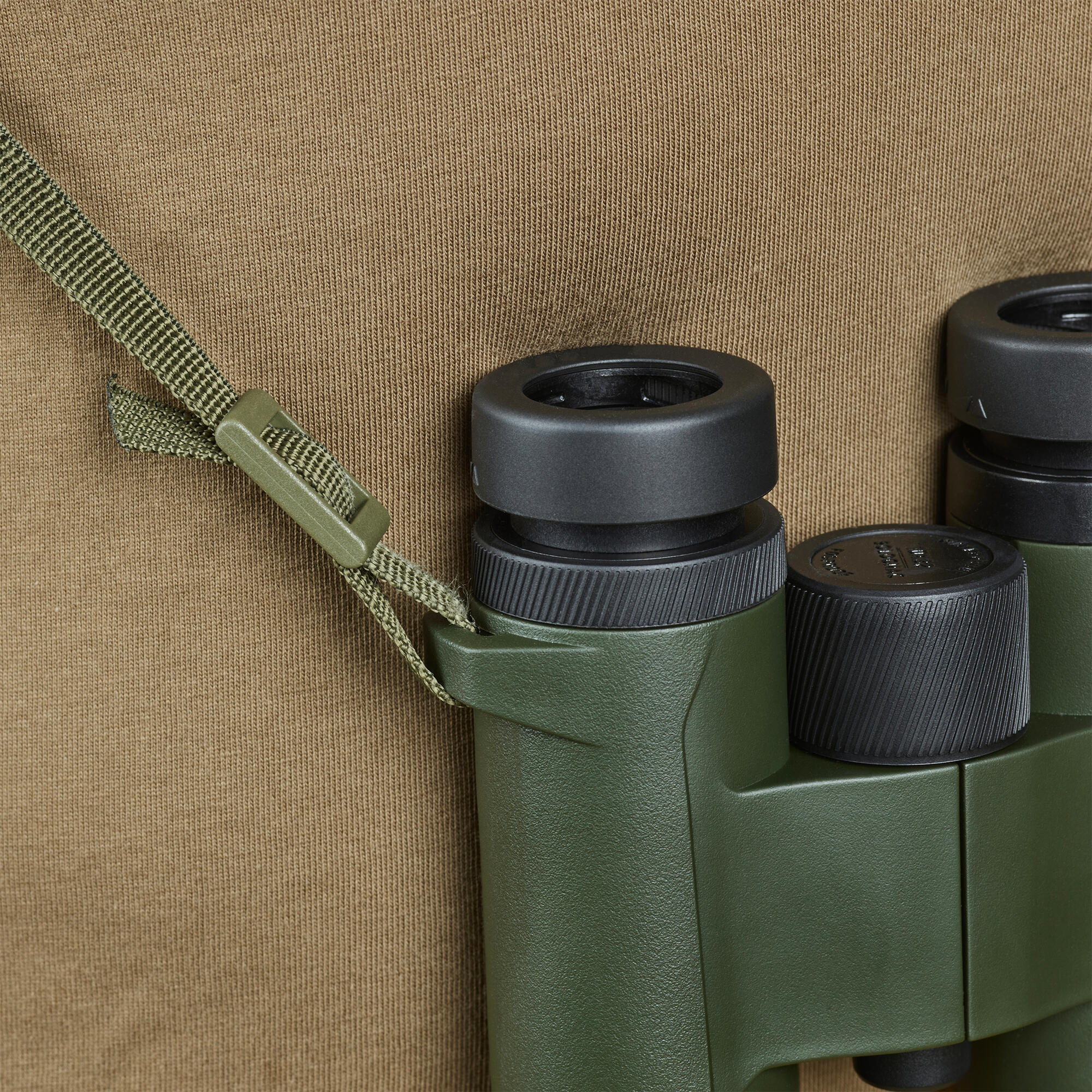 ELASTIC CARRYING HARNESS FOR BINOCULARS