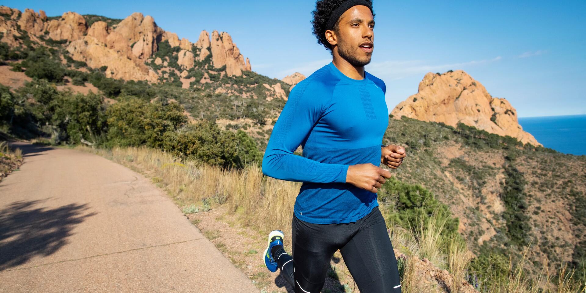 T-SHIRT RUNNING HOMME RESPIRANT MANCHE LONGUE KIPRUN CARE BLEU ROY