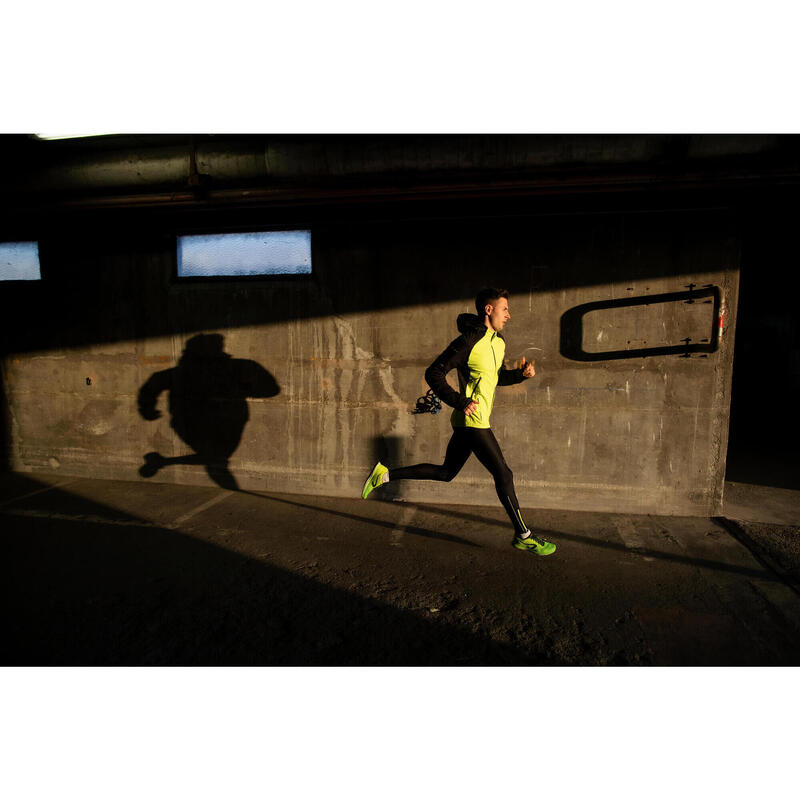 CASACO CORRIDA REPELENTE À ÁGUA CORTA-VENTO KIPRUN WARM REGUL AMARELO