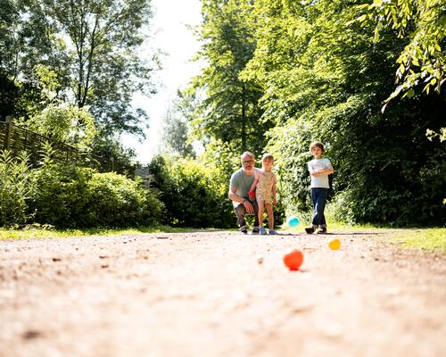 Comment jouer à la pétanque avec des enfants ?