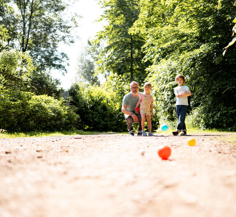 Comment jouer à la pétanque avec des enfants ?