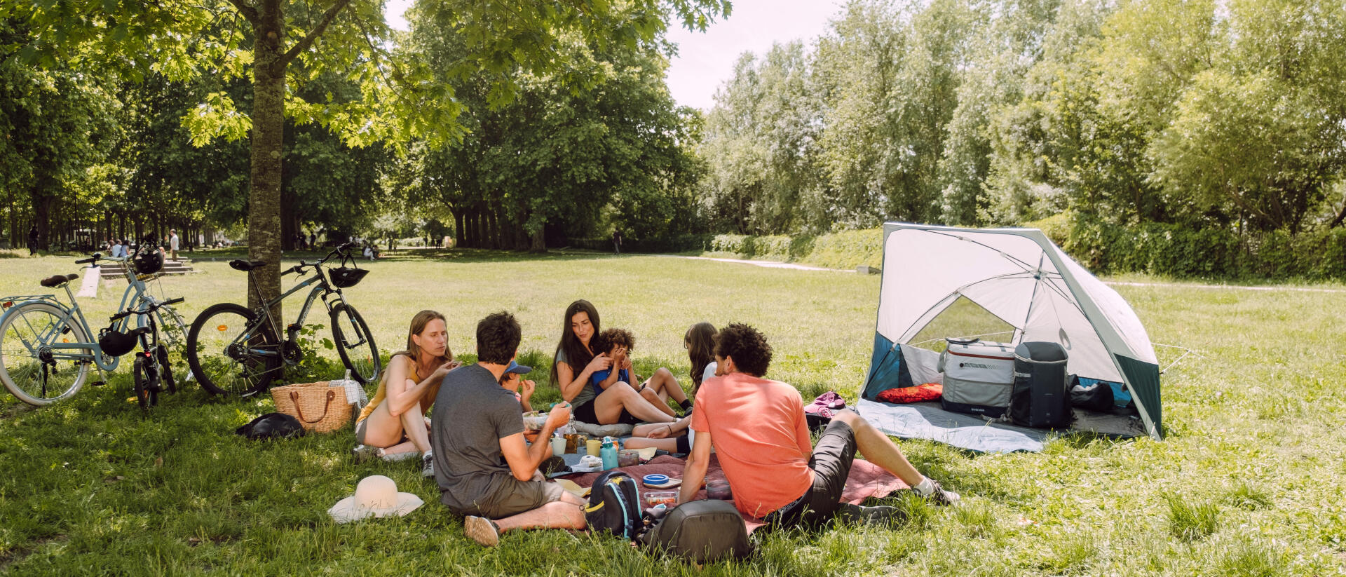 LOCURI DE CAMPING: UNDE MERITĂ SĂ ÎȚI PUI CORTUL ÎN ROMÂNIA?