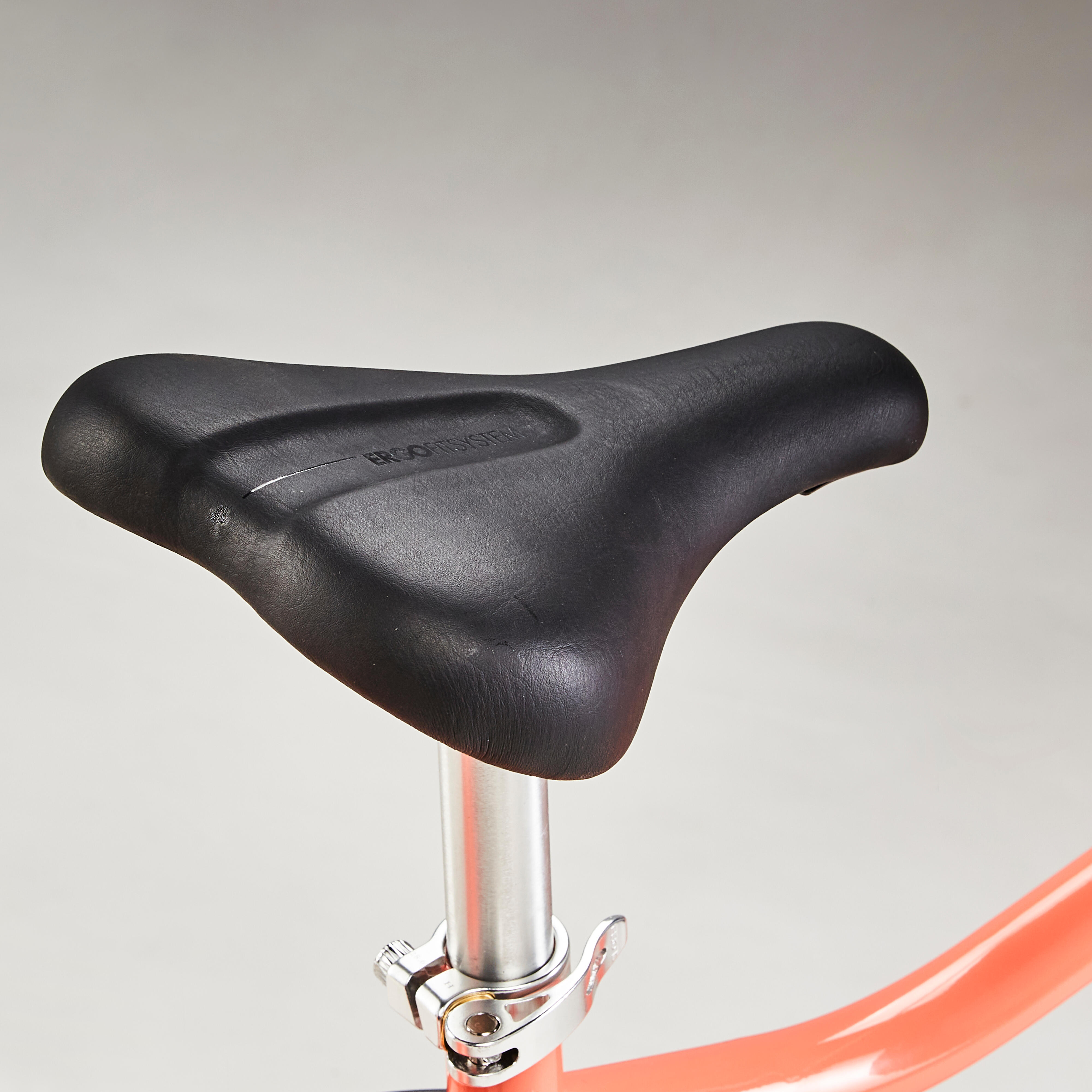 WIE WIRD DIE SATTELHÖHE VOR DER ERSTEN FAHRT RICHTIG EINGESTELLT?