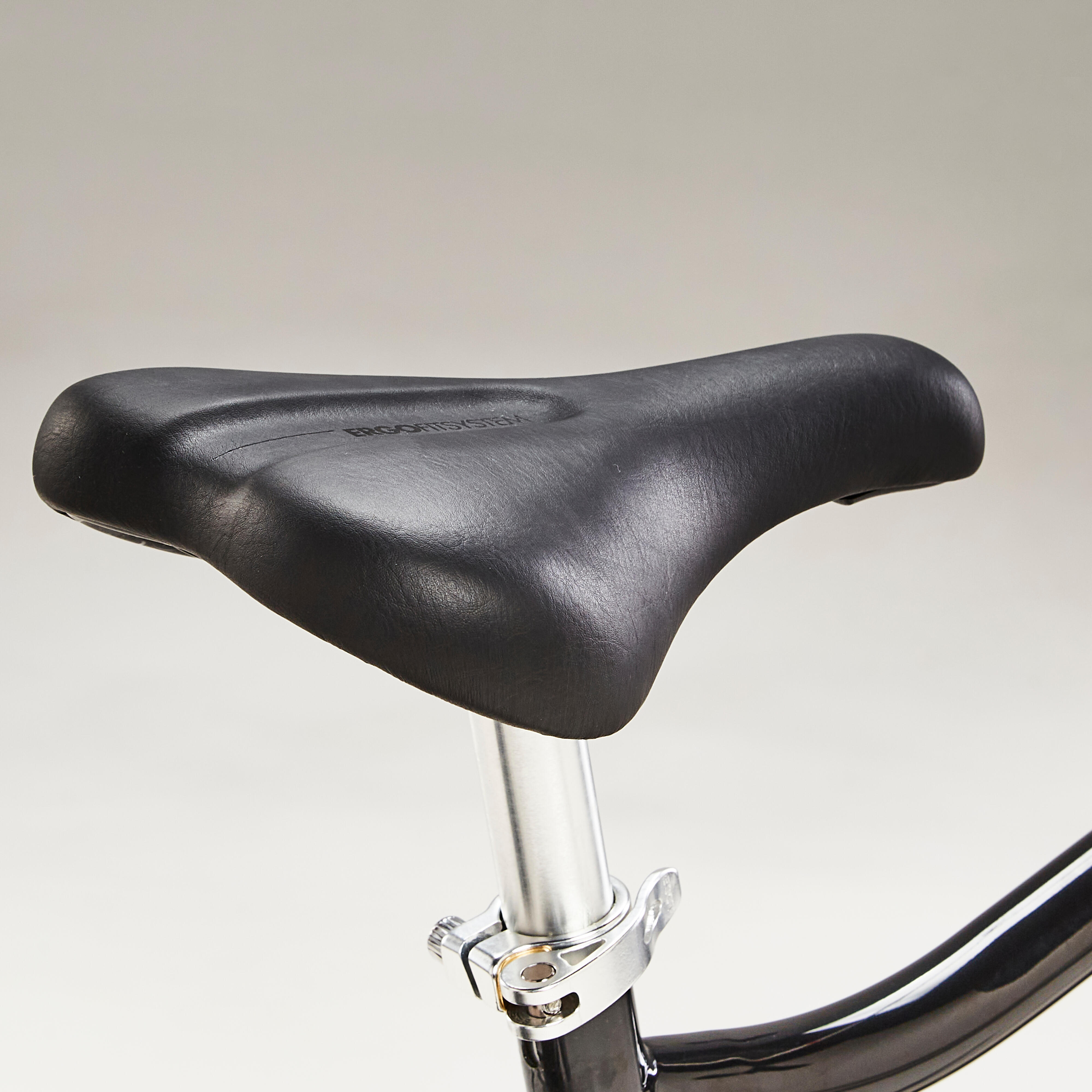 WIE WIRD DIE SATTELHÖHE VOR DER ERSTEN FAHRT RICHTIG EINGESTELLT?