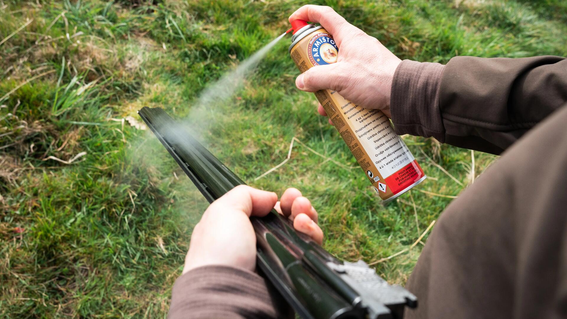 Passer de l'huile en solvant sur les canons d'un fusil