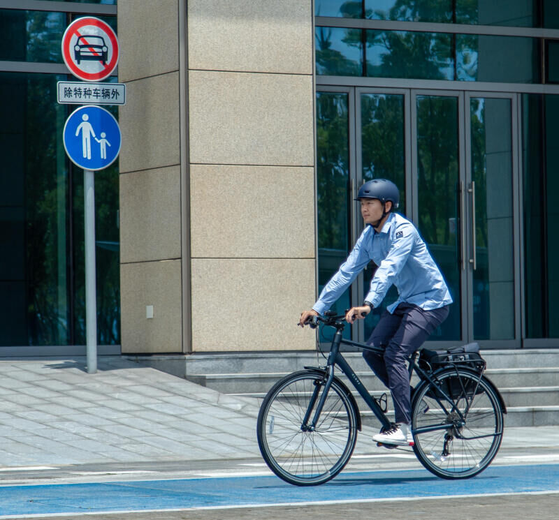 Woman on her bike in the city