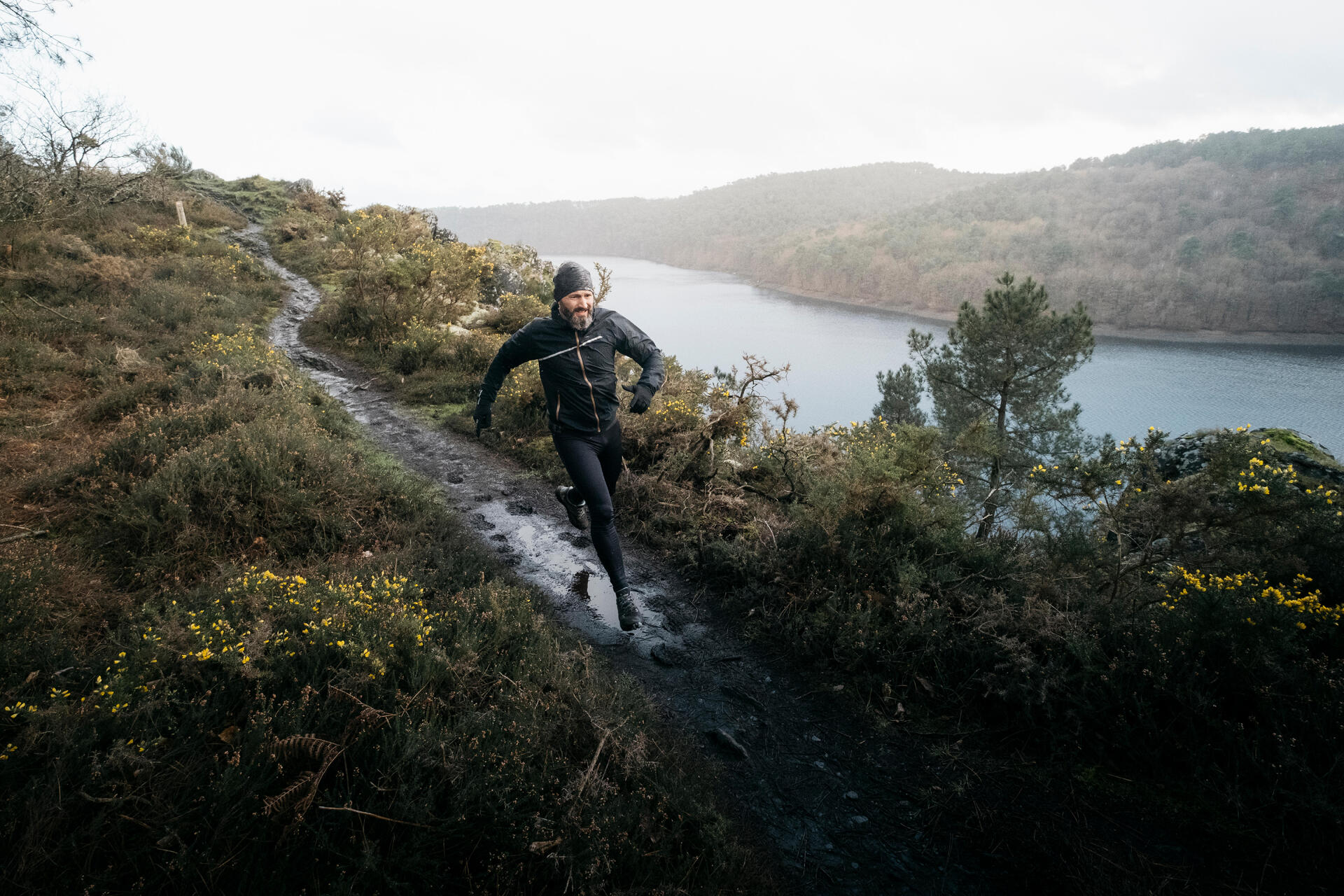 Men's Kiprun trail running long leggings with emboss detail in black