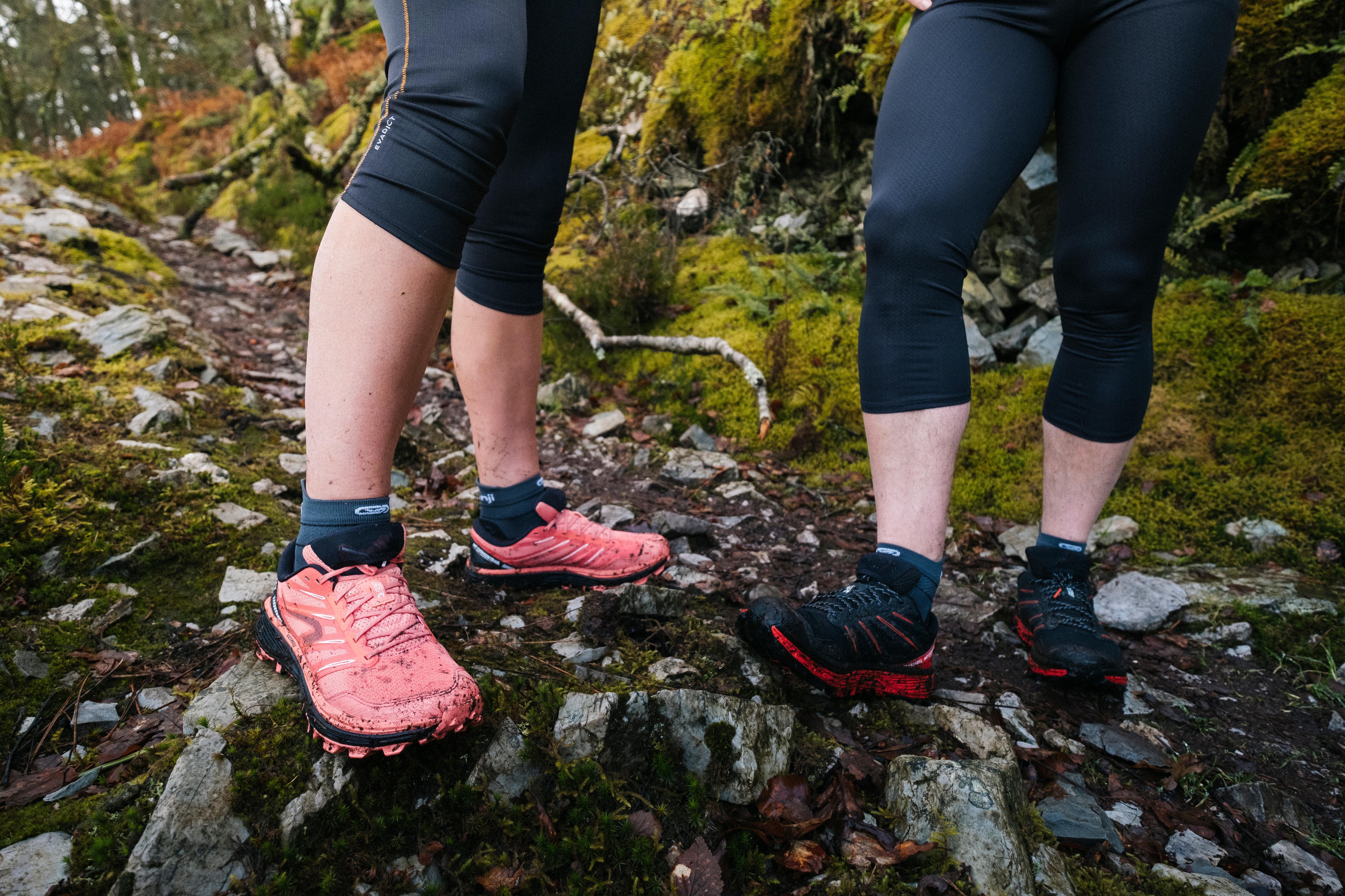 WOMEN'S 3/4 TRAIL RUNNING LEGGINGS EMBOSS - BLACK/BRONZE EVADICT - Decathlon