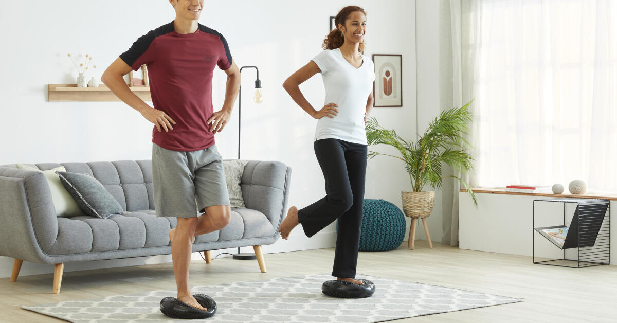 9 exercices fitness avec un coussin d'équilibre gonflable