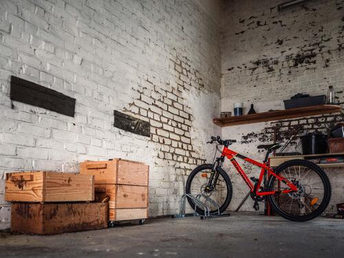 velo stocke dans garage