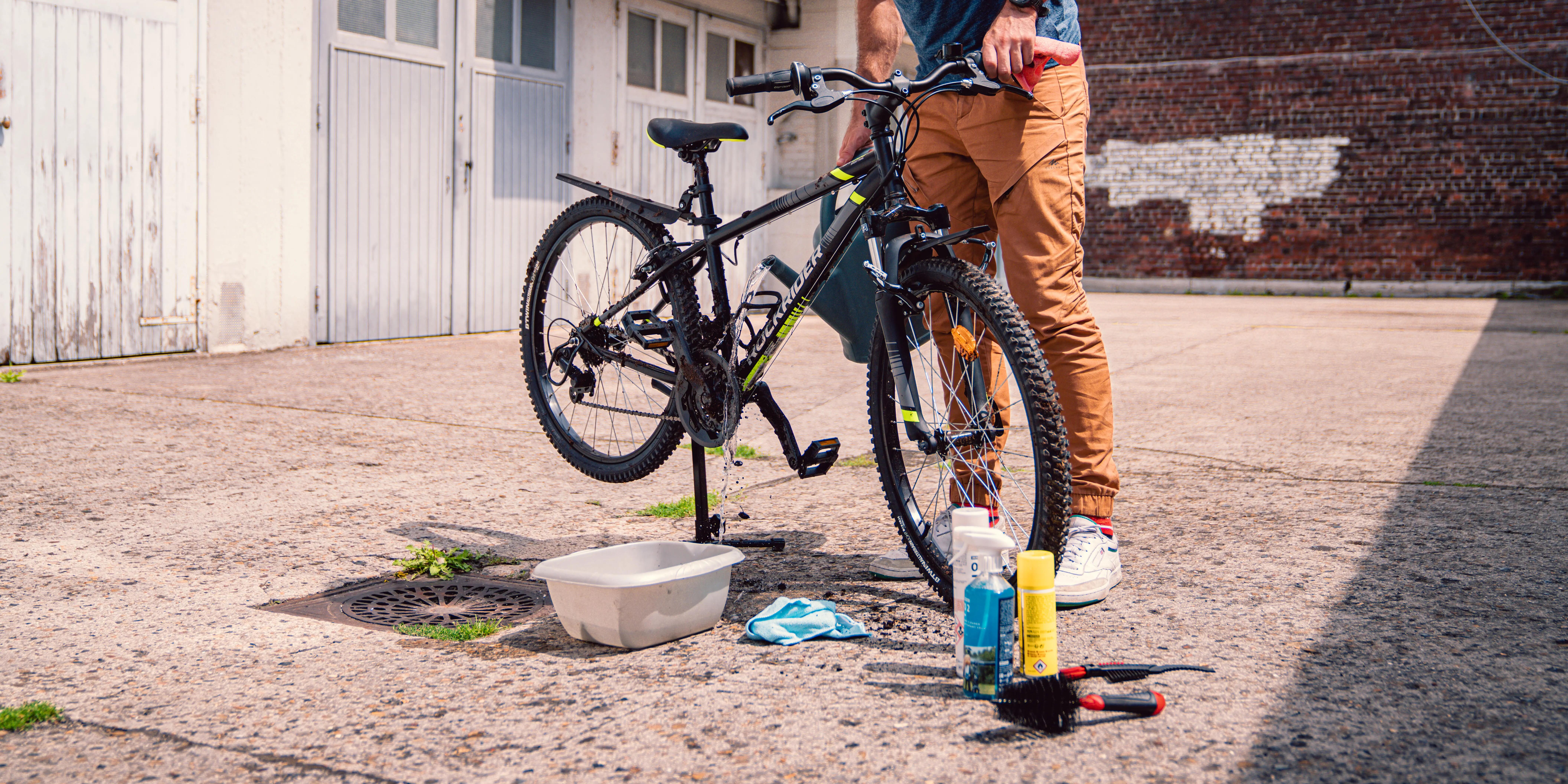 CURĂȚAREA BICICLETEI MTB