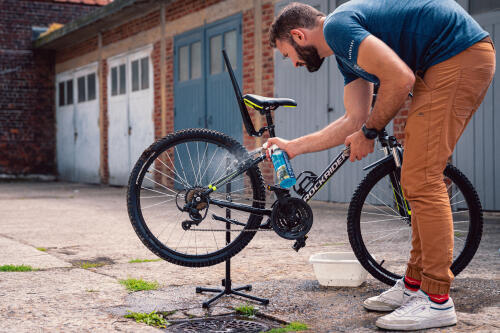 Come si pulisce il deragliatore della bici? 