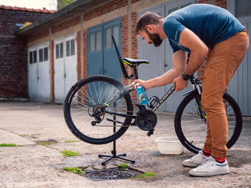 Como limpar o desviador da bicicleta? 