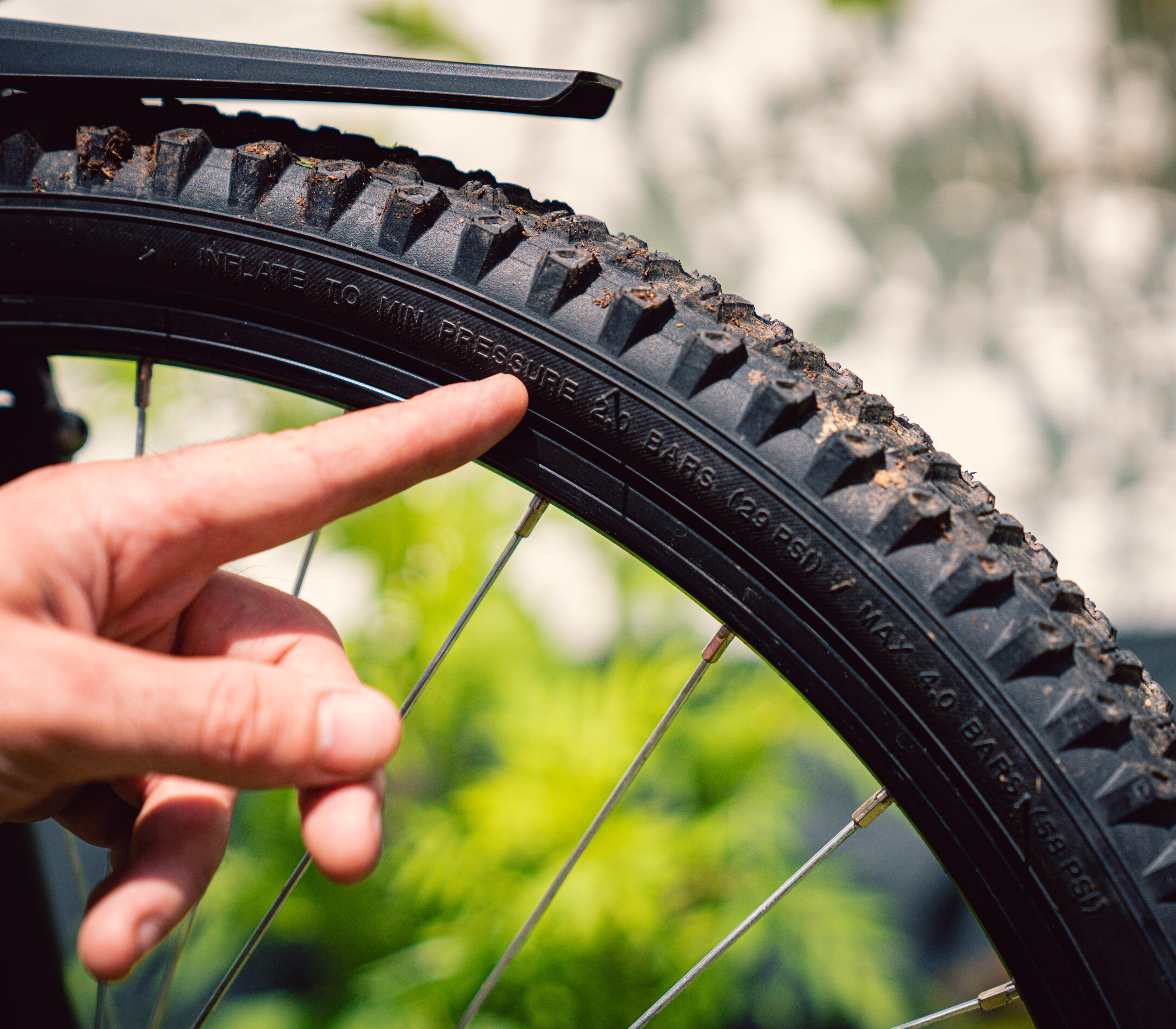 What is the recommended pressure for 24&quot; kids' city bike tyres? 