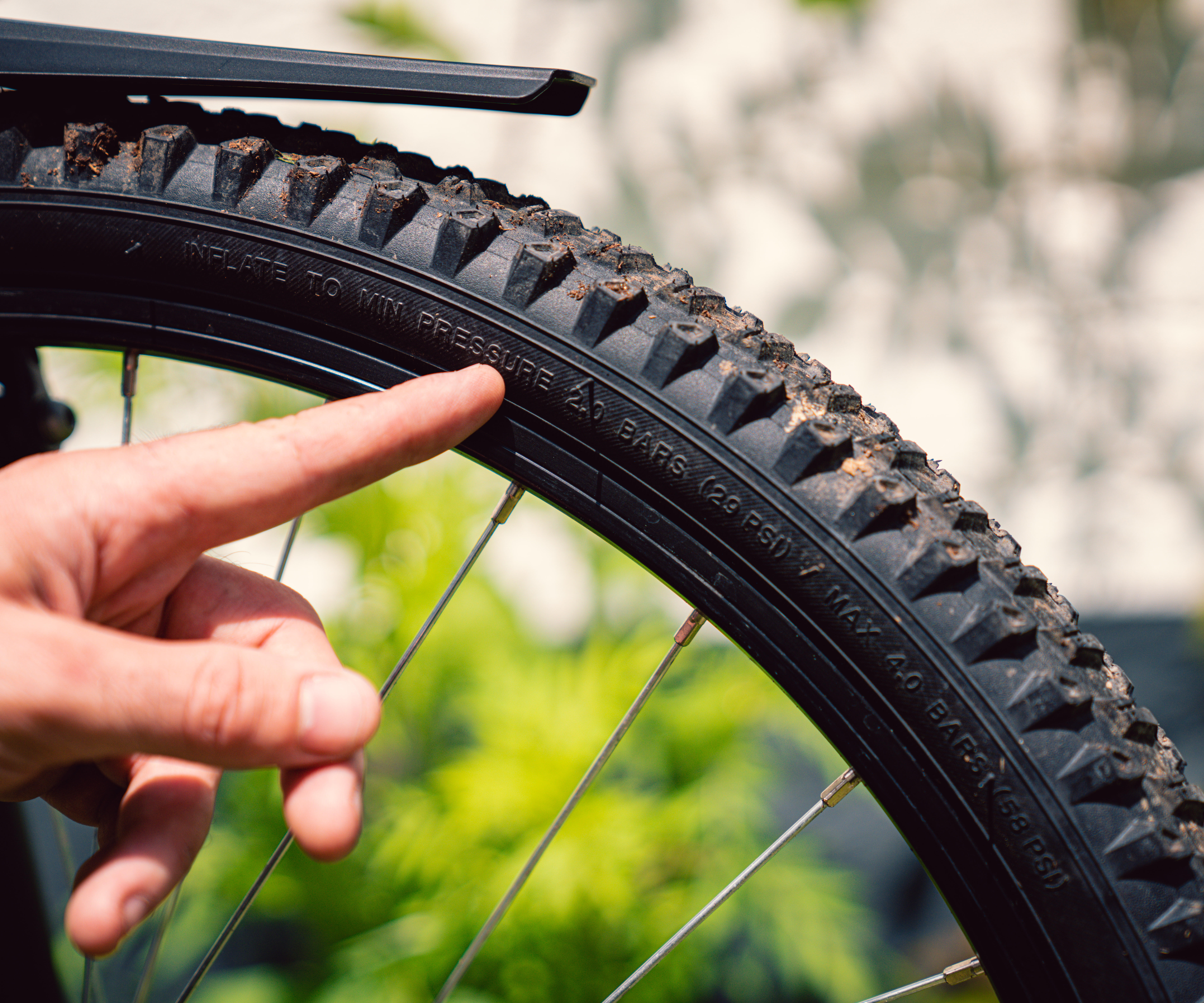 What is the recommended pressure for 20" hybrid bike tyres?