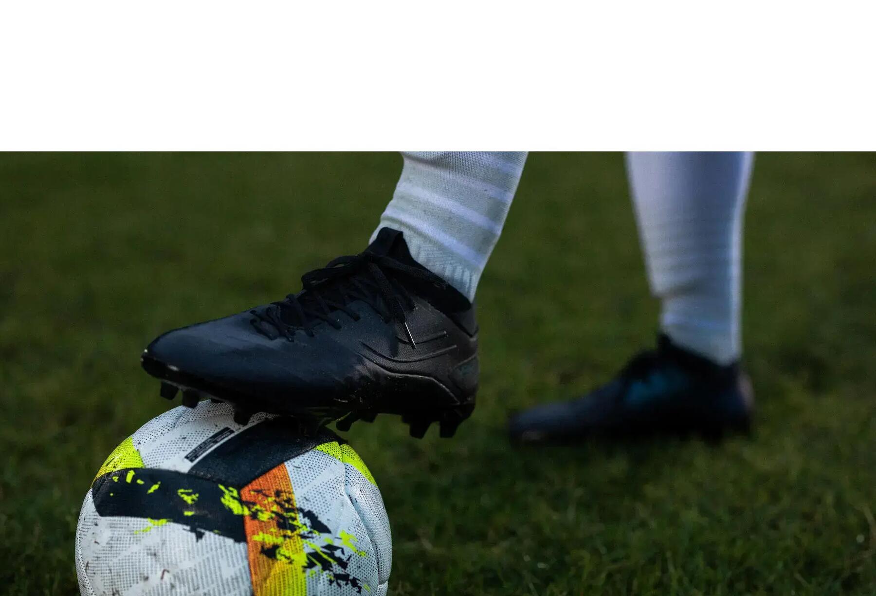 Come pulire e fare una corretta manutenzione delle scarpe da calcio?