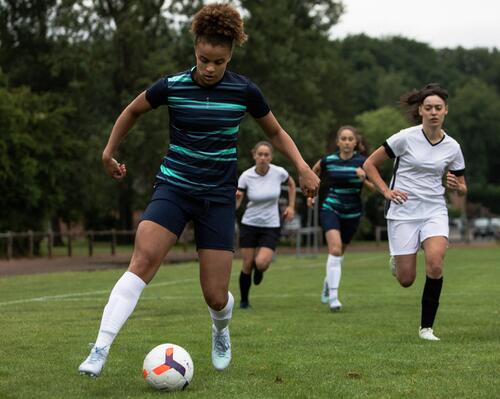 Porquê inscrever a minha filha no futebol, no regresso às aulas? 