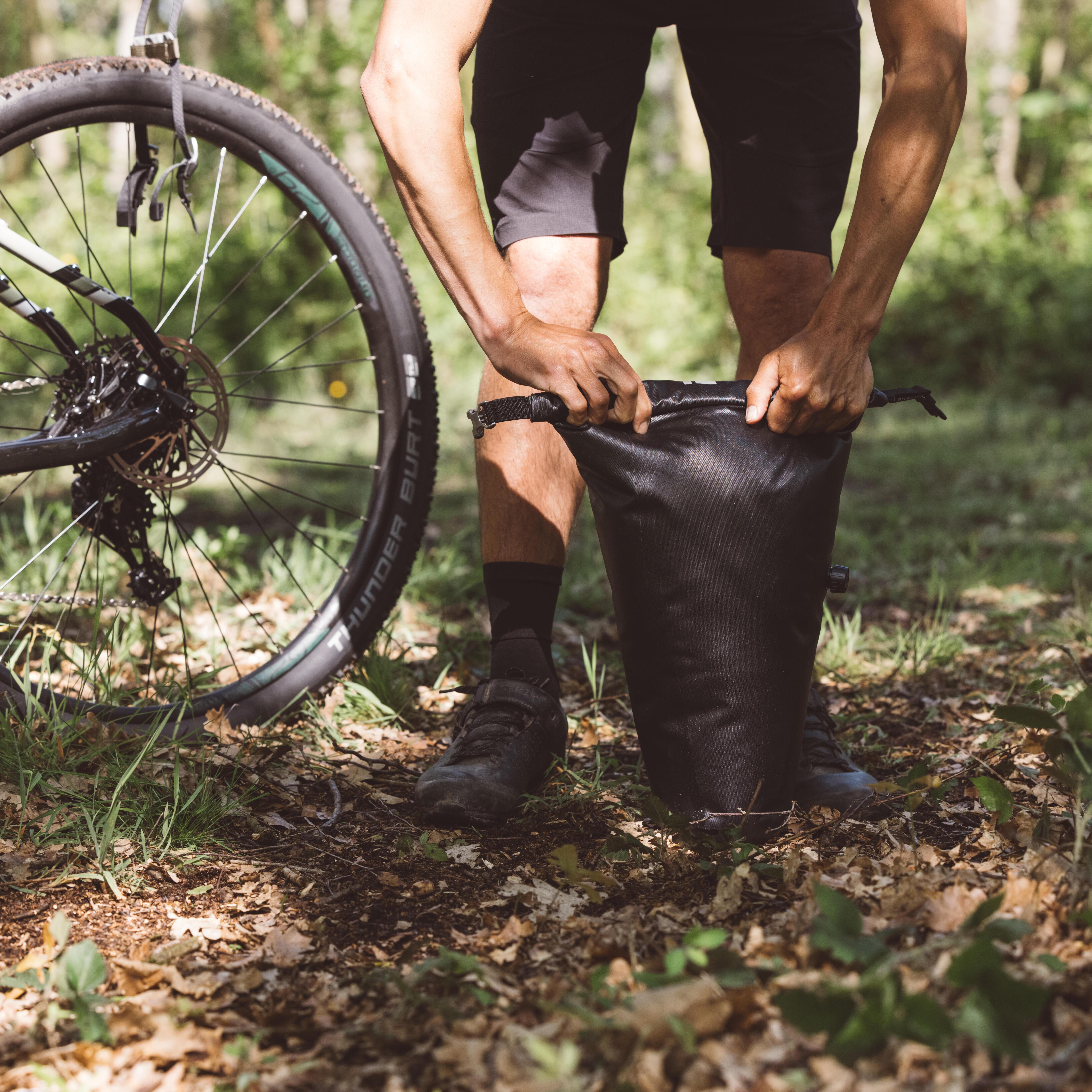 Bolsa sill n bici estanca 6 a 15 L Bikepacking Riverside negro